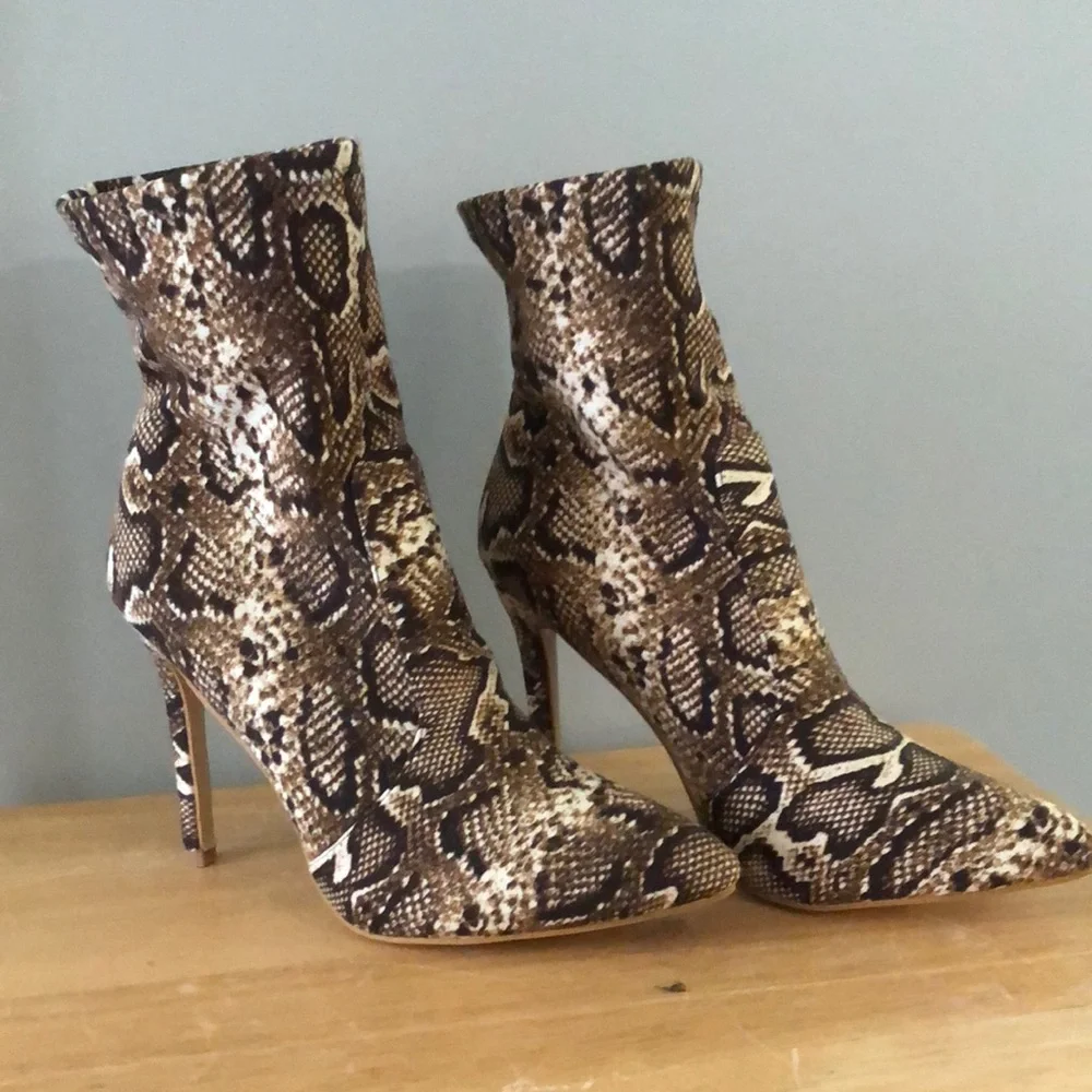 Women’s boots - Picture 1 of 7